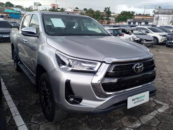 TOYOTA HILUX 2.8 D-4D TURBO DIESEL CD SRX 4X4 AUTOMÁTICO